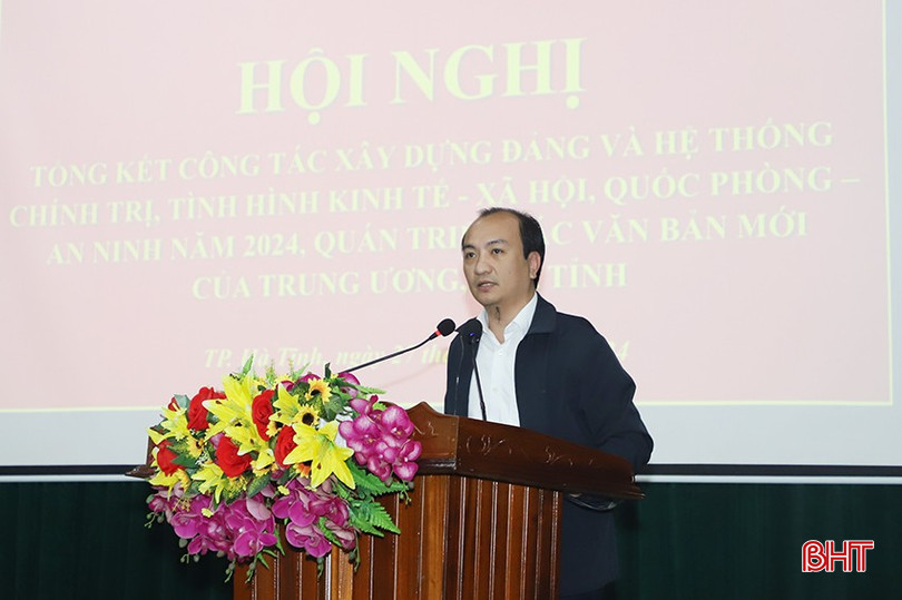 Ông Nguyễn Duy Đức – Phó Chủ tịch UBND thành phố tham luận với nội dung cải cách hành chính và nâng cao đạo đức công vụ.
