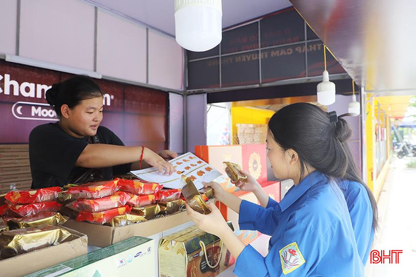Đây là năm đầu tiên bánh trung thu ChamCham được bán tại TP Hà Tĩnh.