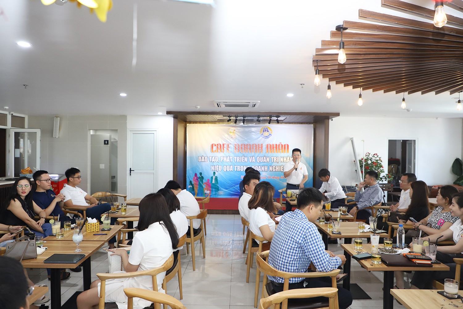 Cà phê doanh nhân - hoạt động kết nối, đồng hành cùng doanh nghiệp của Hội Doanh nhân trẻ.