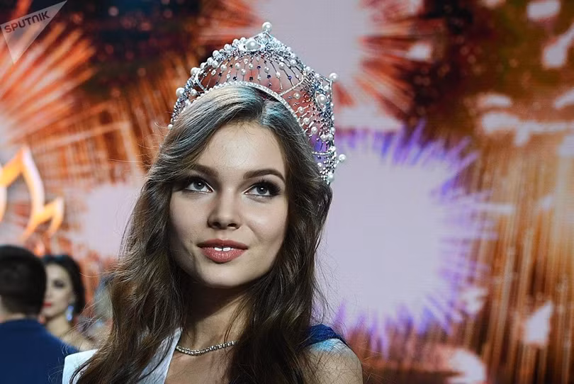 ngam nhan sac tan hoa hau nga 2018 yulia polyachikhina