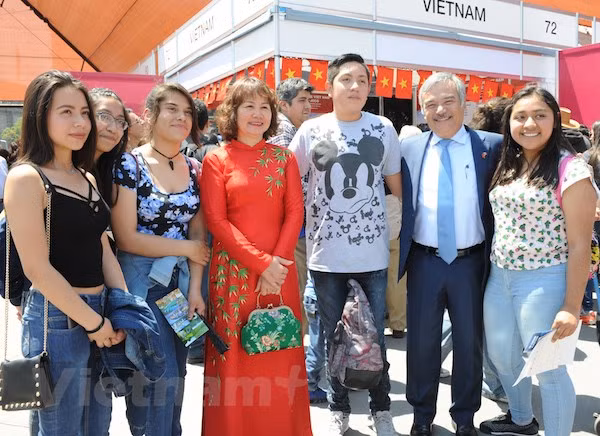 van hoa va am thuc viet nam thu hut ban be quoc te tai mexico