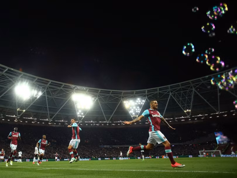 man utd hai nam lien tiep la clb bong da kiem nhieu tien nhat the gioi