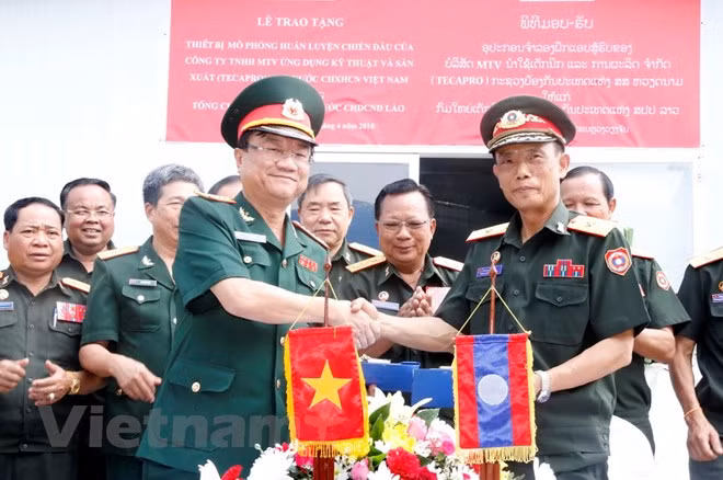 viet nam ban giao trung tam mo phong chien dau cho quan doi lao
