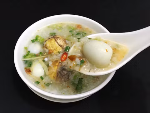 chi can bat chao trung vit lon the nay la bua sang da tran day nang luong
