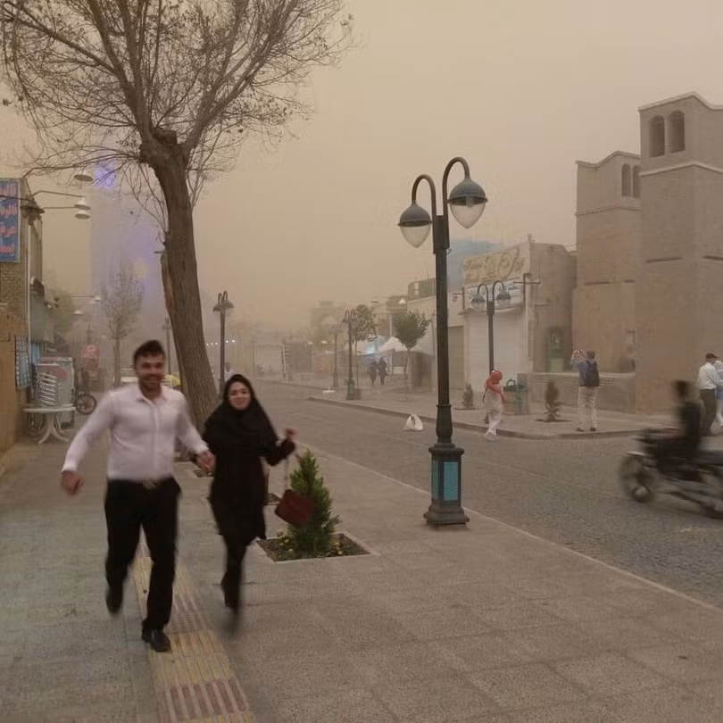 bao cat tan cong thanh pho yazd cua iran