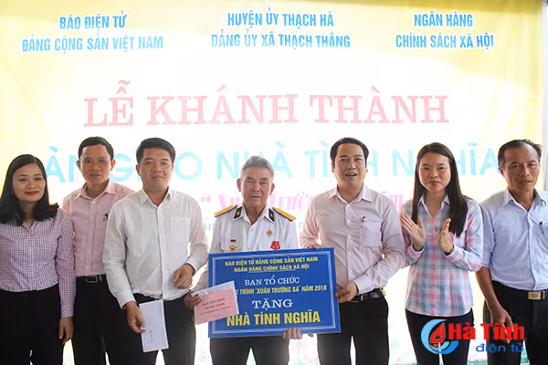 ban giao nha tinh nghia cho thuong binh o thach ha