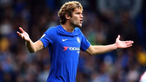 marcos alonso doi mat 3 tran treo gio vi dap doi thu