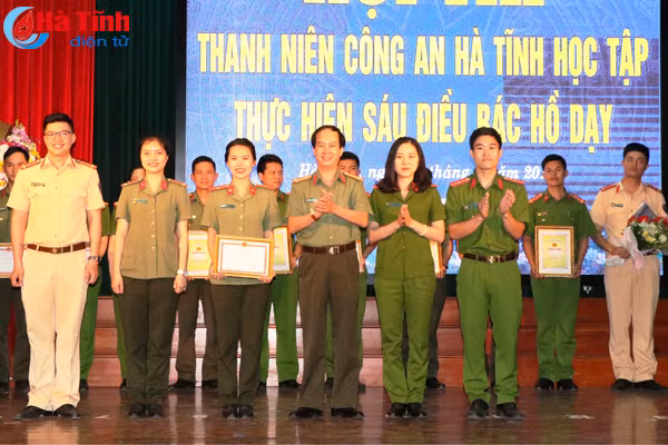 thanh nien cong an ha tinh hoc tap thuc hien 6 dieu bac ho day