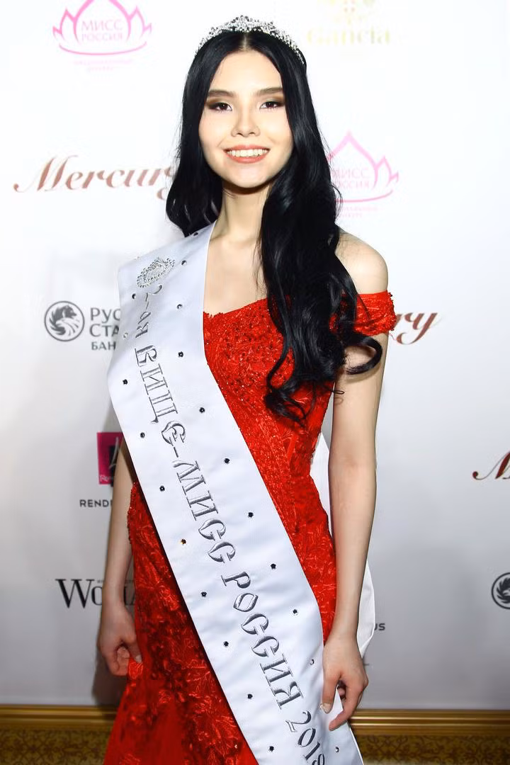 ngam nhan sac tan hoa hau nga 2018 yulia polyachikhina