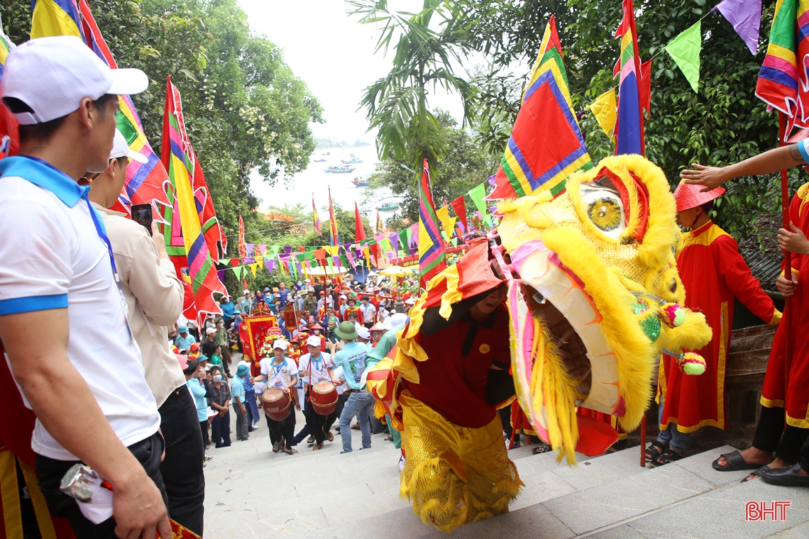 Lễ rước linh vị Chiêu Trưng Đại vương Lê Khôi