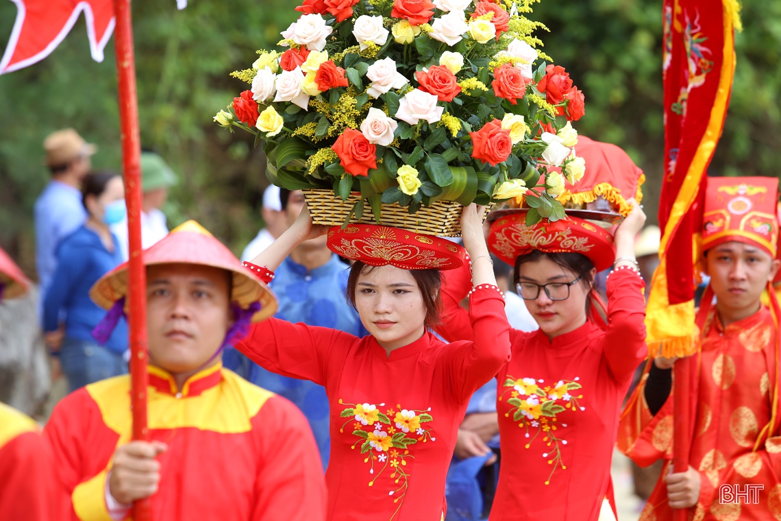 Lễ rước linh vị Chiêu Trưng Đại vương Lê Khôi