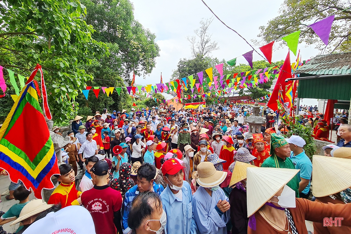 Lễ rước linh vị Chiêu Trưng Đại vương Lê Khôi