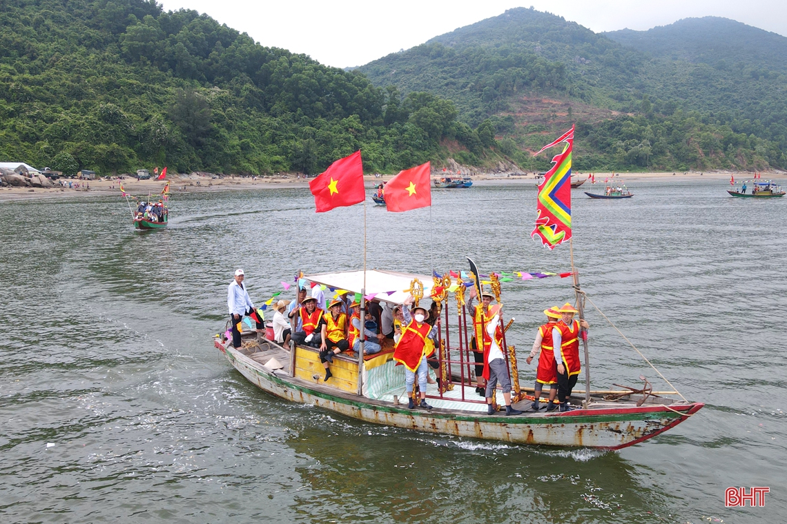Lễ rước linh vị Chiêu Trưng Đại vương Lê Khôi