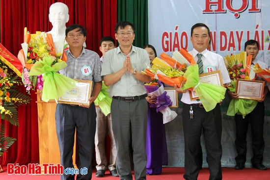 Tổ chức thành công hội thi giáo viên dạy lái xe giỏi năm 2015 ảnh 2