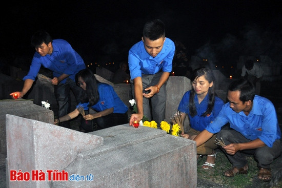 Linh thiêng đêm thắp nến tri ân các anh hùng liệt sỹ ảnh 11