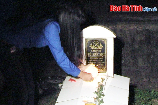 Linh thiêng đêm thắp nến tri ân các anh hùng liệt sỹ ảnh 8