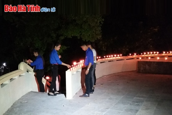 Linh thiêng đêm thắp nến tri ân các anh hùng liệt sỹ ảnh 10