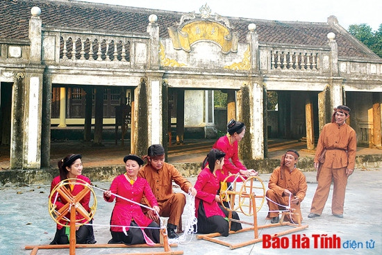 CLB Dân ca ví, giặm Trường Lưu thực hành diễn xướng. Ảnh tư liệu CLB Dân ca ví, giặm Trường Lưu thực hành diễn xướng. Ảnh tư liệu