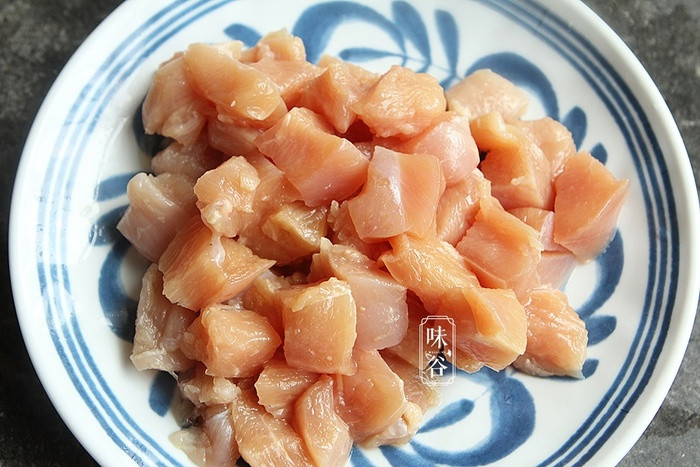 15 phút mẹ làm món ức gà sốt chua ngọt, bé càng ăn càng mê mẩn