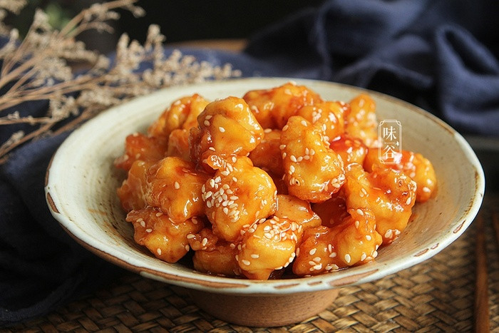 15 phút mẹ làm món ức gà sốt chua ngọt, bé càng ăn càng mê mẩn