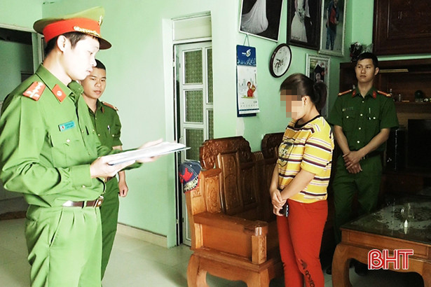 Dùng cốc đánh người gây thương tích 17% rồi bỏ trốn