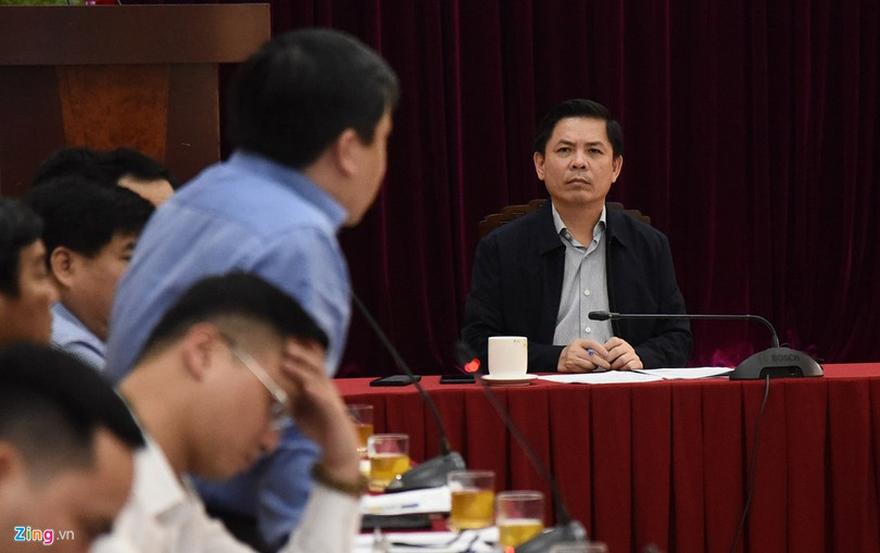 Bộ trưởng GTVT nghe các cục báo cáo tình hình. Ảnh: Ngọc Tân. Hàng không Việt có thể mất 25.000 tỷ trong năm 2020 vì Covid-19