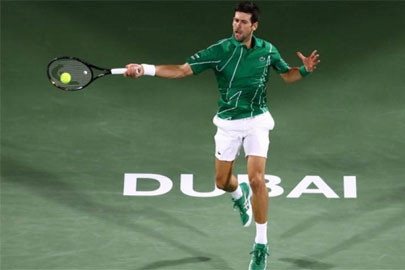 Djokovic cứu ba match-point, gặp Tsitsipas ở chung kết tại Dubai