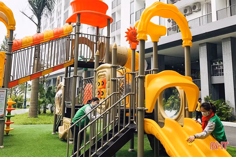 Cô giáo trường Mầm non Trí Đức bám trường trong mùa dịch