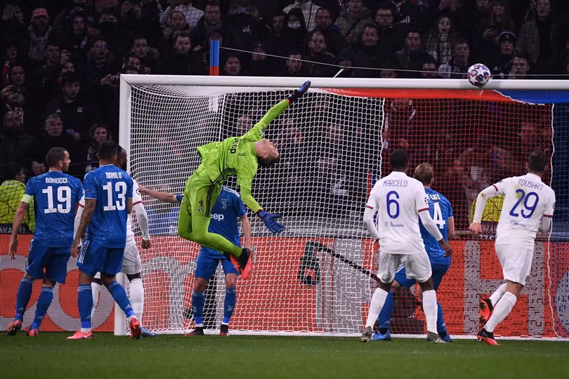 Man City gây sốc tại Bernabeu, Juve bại trận khi Ronaldo im tiếng
