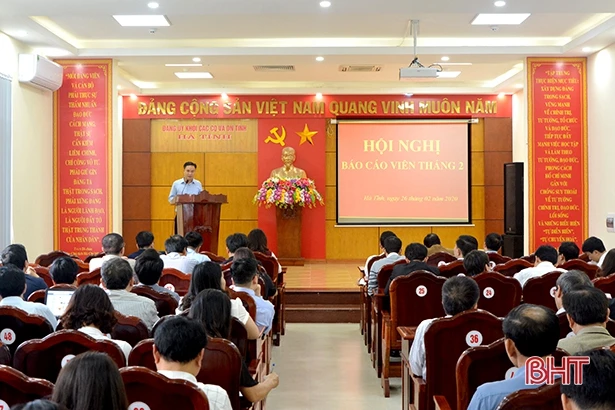 Báo cáo viên khối cơ quan và doanh nghiệp nắm bắt tình hình dịch Covid- 19