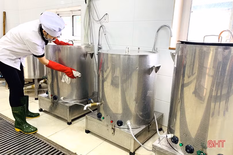 Cô giáo trường Mầm non Trí Đức bám trường trong mùa dịch