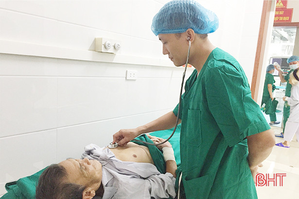 Bác sỹ trẻ Hà Tĩnh đóng góp trí tuệ, tâm huyết chăm sóc sức khỏe nhân dân