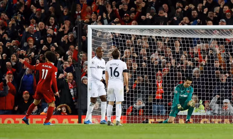 Liverpool thắng kịch tính West Ham sau màn rượt đuổi tỷ số ở Anfield