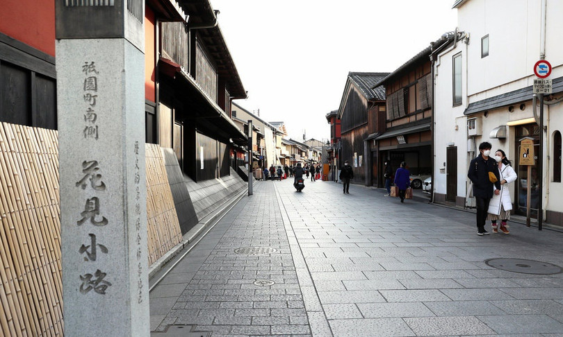 Đường Hanamikoji ở Gion, Kyoto, Nhật Bản vắng vẻ vì du khách lo sợ trước sự lây lan của virus. Ảnh: Getty Images Bóng ma virus corona “tàn phá” ngành du lịch 8,8 nghìn tỷ USD