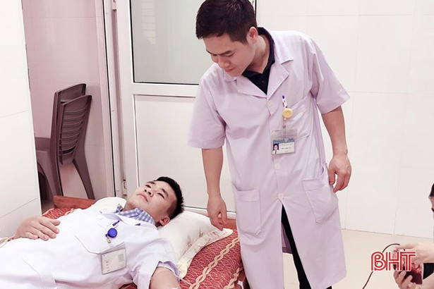 2 cán bộ Đoàn hiến máu cứu người