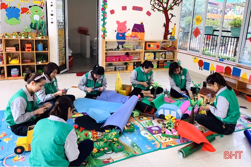 Cô giáo trường Mầm non Trí Đức bám trường trong mùa dịch