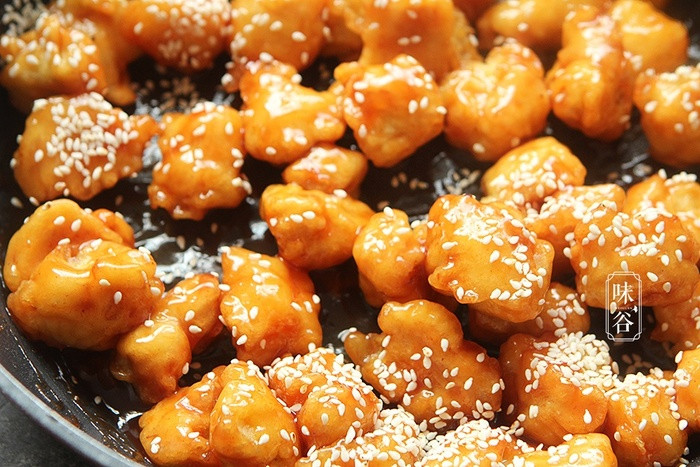 15 phút mẹ làm món ức gà sốt chua ngọt, bé càng ăn càng mê mẩn