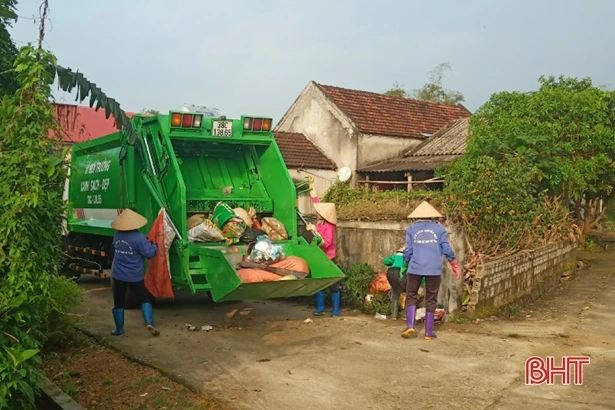 Xe ép rác tiền tỷ về tận thôn, người dân Kỳ Anh không còn lo ô nhiễm môi trường