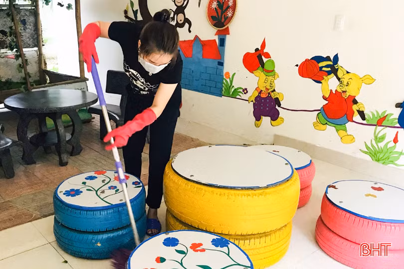 Cô giáo trường Mầm non Trí Đức bám trường trong mùa dịch