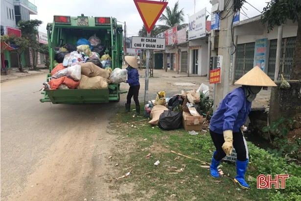 Xe ép rác tiền tỷ về tận thôn, người dân Kỳ Anh không còn lo ô nhiễm môi trường