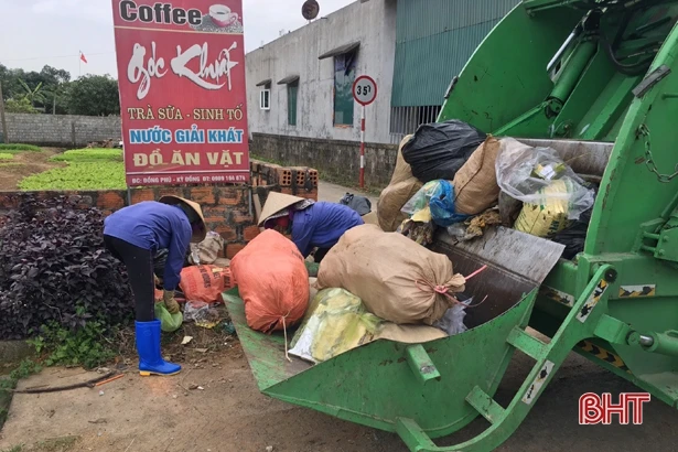 Xe ép rác tiền tỷ về tận thôn, người dân Kỳ Anh không còn lo ô nhiễm môi trường