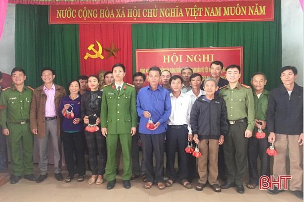 “Móc khóa tố giác tội phạm” - Mô hình ý nghĩa trong đảm bảo an ninh trật tự