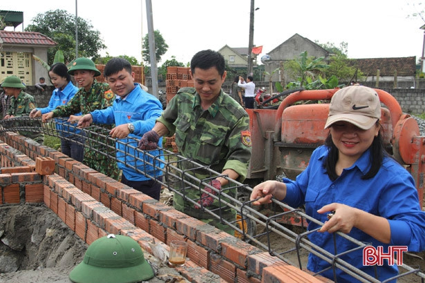 Vingroup hỗ trợ 60 triệu đồng xây nhà tình nghĩa cho hộ nghèo Nghi Xuân
