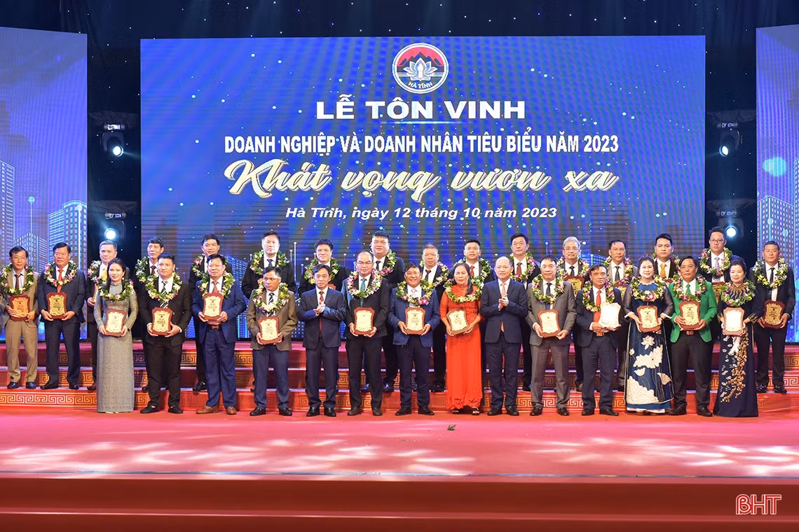Hà Tĩnh tôn vinh 53 doanh nghiệp, doanh nhân tiêu biểu