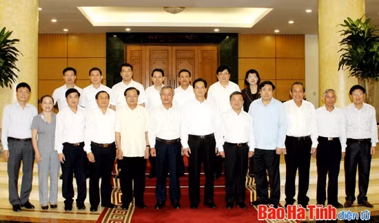 Bộ Chính trị cho ý kiến về công tác chuẩn bị Đại hội Đảng bộ tỉnh Hà Tĩnh lần thứ XVIII ảnh 4
