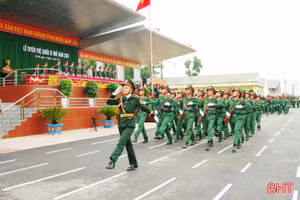 Tư lệnh Quân khu 4 dự lễ tuyên thệ chiến sĩ mới ở Hà Tĩnh