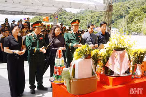 Trang trọng lễ đón hài cốt liệt sỹ quân tình nguyện Việt Nam hy sinh tại Lào về nước
