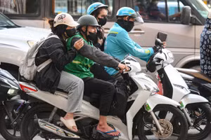 Hà Nội dự kiến siết xe ôm chạy xăng