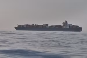 Mỹ - Iran giao tranh ác liệt, Tehran đóng cửa eo Hormuz