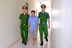 Hà Tĩnh: Khởi tố tài xế chống người thi hành công vụ